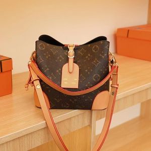 New bucket bag large capacity handbag simple and generous fashion shoulder bag crossbody bag 23*12*22