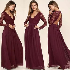 2023 Western Country Style Maroon Chiffon Brautjungfernkleider Burgund Spitze Lange Ärmel V-Ausschnitt Rückenfrei Strand Hochzeit Party Kleider Günstig