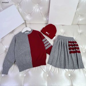Luksusowe dresy dla chłopca i dziewczynki Wysokiej jakości brata i siostra trzyczęściowy zestaw rozmiar 100-160 cm sweter i plisowana spódnica Oct15