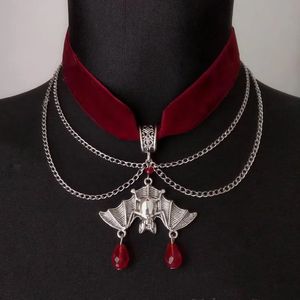 Chokers Goth Red Velvet Choker Bat Necklace Victorian Gorgeous Punk Gothic Jewelry Fashion Party Women Halloween Gift Charm 231013