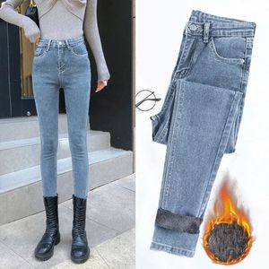 Calças de brim femininas 2023 primavera outono e inverno magro quente mulheres veludo tornozelo comprimento casual grosso lápis calças básicas lã denim calças 231016