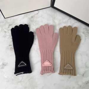 Designers Five Fingers Gloves Fashion Casual Gloves 6 Colors Women Luxurys Triangle Letters Glove Unisex Trendy Winter Warm Wool Golve