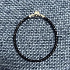 Kedja svart redoriginal läder ormkedja armband säkra hjärtlås pärlor charms armband för flickor diy smycken gör passform 231016