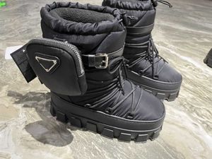 O novo lote de botas de neve para outono e inverno tem sola grossa, que é quente e confortável, tornando-os sapatos femininos superquentes.