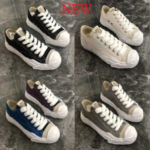 Maison Mihara Yasuhiro Shoes Low Cut Canvas Sneakers للرجال نساء Mmy Sport ملابس الشارع مصمم أزياء مدربين أبيض أسود رمادي باللونين الأحمر الوردي