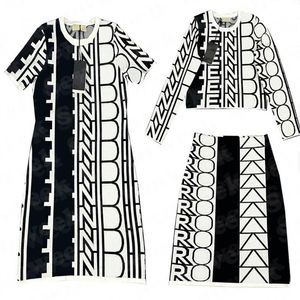 Tasarımcı Kadın Örgü Elbiseler Üstler Siyah Beyaz Tişörtler Kısa Etekler Moda Günlük Kazak Kadın Giysileri253a
