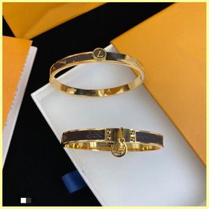 Herrkvinnor Luxur Designer Armband Fashion Gold Chain Letters Pendent Leather L Armband For Women Party Wedding Jewelry Gift 2209g