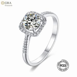 Venda imperdível anel feminino de moissanite 1ct de alta qualidade S925 joias personalizadas de prata prontas para envio