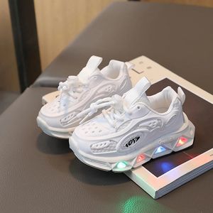 Buty 2023 LED LED BUTS BUTY BABY LUMINY Sneakers Boys Oświetlenie Dziewczyny Anti Slippery z lekkim 231017