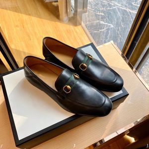 Luxury italienska klänningskor män kontor Oxford äkta lädermokasin designer hästbit loafers mode affärsformella skor glid på lägenheter c1014