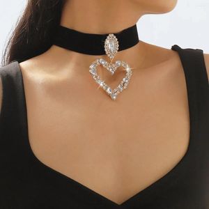 Choker mode överdriven Big Crystal Hollow Heart Pendant Necklace For Women Girls Velvet Chain Party Wedding