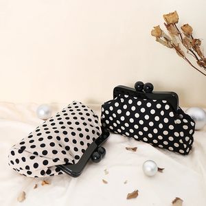 Sacos cosméticos Casos Polka Dot Bolsa Crossbody Bag Kiss Lock Top Handle Chain Strap Vintage Bolsa Shell Noite Mulheres Ombro Fecho Presente 231016