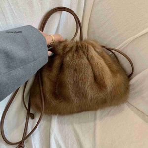 Totes Koreanische Version der neuen Pelz-Eimertasche, trendige Ganzhaut-Nerz-Pelz-Winter-Stil, Kordelzug, Hand-Einschulter-Pelz-Tasche, Herbst und Winter, L