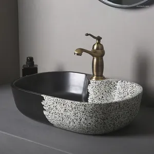 Rubinetti per lavandino del bagno Lavabo moderno in ceramica Lavabo per WC ovale Mobili per piscina con balcone in arte creativa satinata in bianco e nero