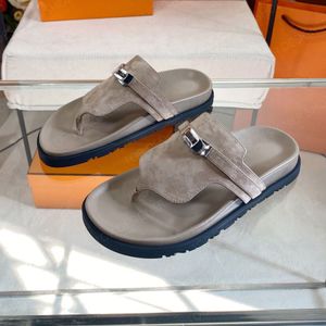 Klassisk spänne av toppkvalitet spänne mocka läder flip-flops för kvinnor män tofflor glida sandal kvinnor lyx designer sandaler man strand platt skor stor storlek 35-45