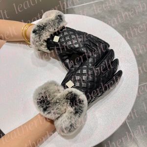 Winter Women Fur Leather Glove Diamond Pattern Metal Letter Mitted Outdoor Warm Plush Driving Gloves Fluff Black Sheepskin Gloves