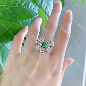 Luxury Womens Emerald Ring Designer Förlovningsringar för kvinnor högkvalitativa damring smycken födelsedag valentin julklapp