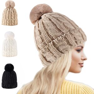 2023 Nuovo Inverno Chunky Beanie per Le Donne Pompon Palla di Pelo Sulla Parte Superiore Torsione Pesante Maglia Tenere in Caldo Cappello Cachi Nero bianco Berretti