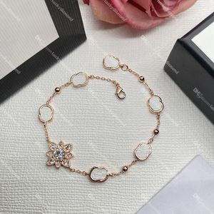 Chic Designer Letter Bracelets Women Charm Bracelets Floral Chains for Ladies Brass Bracelet with Gift Box