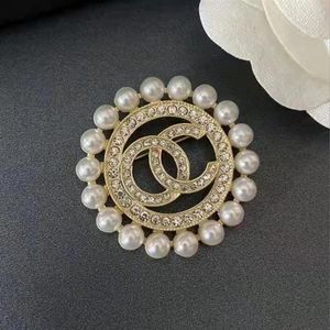 High-end Erkek Kadın Kristal Rhinestone Broşlar Moda Tasarım Markası Çift Mektup Lüks Düğün Sökü Takım Takım Pin Brooche280W