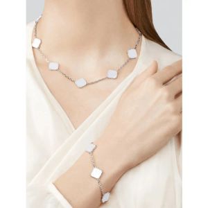 Designer halsband fyra bladklöver halsbandskorgar smyckesuppsättningar för kvinnliga halsband och armband skåpbilar cleefs rostfritt stål lyxsmycken