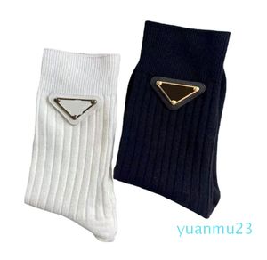 Designer Socks Luxury Mens damskie bawełniane skarpetki klasyczne litera P Wygodna wysokiej jakości moda ruch flash Middle Tube