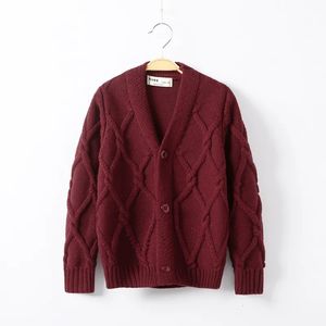 Cardigan anlände vinter barn tröja fast färg baby cardigan bomull pojke kläder barn stickade grossist 3-8 år 231017