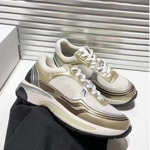 Sneakers designer män skor vintage mocka sneaker mode kvinnor sko guld silver plattform tränare kalvskinn läder löpare tränare tränare