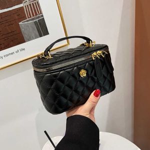 Square Box 2023 New Lingge Chain Small Fragrant Wind Versatile Handheld One Shoulder Crossbody Bag