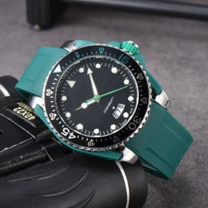 男性のための腕時計2023新しいメンズウォッチ3ステッチクォーツウォッチトップラグジュアリーブランドデザイナークロックカレンダー機能ラバーベルトファッションGu Montre de Luxe