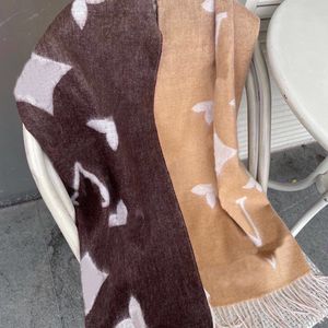 Nuova Sciarpa di design di lusso Sciarpa classica in cashmere Sciarpa da donna con fiori spessi Sciarpa marrone Designer Scialle Inverno caldo con frange lunghe Sciarpa di Pashmina