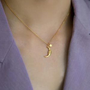 Anhänger Halsketten mit 18 K Gold Mond Stern Charms Halskette Frauen Edelstahl Schmuck Designer T Show Runway Gown Seltene Gothic Japan 231017
