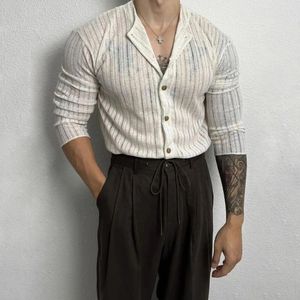 メンズカジュアルシャツメンズレイジースタイルセクシーなホローシースルーセーター秋と冬のゆるい固形色の男性用の長袖シャツ