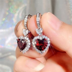 Charm Huitan Blue Garnet Heart Cubic Zirconia Bröllop örhängen för kvinnor älskar engagemangstillbehör Fashion Jewelry 231016