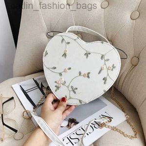 Cross Body Female Sweet Lace Heart Round Handbags Quality PU Leather Cross Body Bags for Fresh Flower Chain Shoulder Bagscatlin_fashion_bags