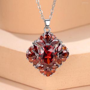 Pendanthalsband lyxiga Big Geometric Red Stone ClaVicle för kvinnor Silver Color Teardrop Oval Zircon Wedding Engagement Smycken