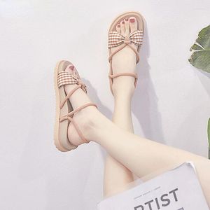 Sandálias 2023 Verão Two-Way Wear Internet Estilo Fada Estudante Flat All-Match Coreano Roma Beach Ins Moda Mulheres Sapatos