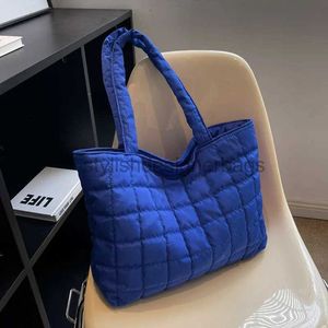 Bolsos de hombro Bolsas de gran capacidad Bolsa de invierno Soulder Nylon sólido andbags Bolsas de asas casuales Mujeres Fasion Top Bagsstylishdesignerbags