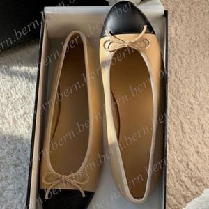 Mocassins casuais femininos de couro/lona premium com fundo plano