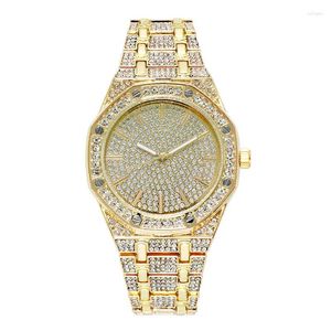 Orologi da polso vende direttamente orologi da donna transfrontalieri con diamanti intarsiati Sky Star Orologi di classe II Vendita di e-commerce al quarzo tendenza oro