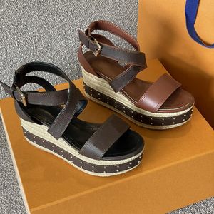 Designer sandaler kilsandal kvinnor klackskor espadrilles 9,5 cm high fashion naturlig perforerad kalvläder dam glider utomhusskor med låda nr374