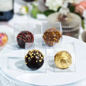 ギフトラップの小さなキャンディボックスは、ブライダルベビーシャワーの誕生日に透明なシングルチョコレートトリュフパーティーの好意を扱います