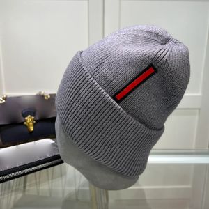 Designer Beanie Hat 70% Wollbrief Druck Casquette Frauen Süßigkeiten Farbe Herbst und Winterwärme Designer Beanie Männer Sportstil Cap