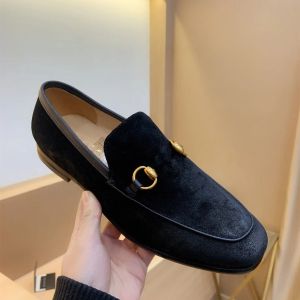 Scarpe eleganti da uomo italiane di lusso mocassini in vera pelle scamosciata mocassini da uomo mocassini casual da passeggio firmati sneakers slip on flats scarpe classiche da ufficio per matrimoni