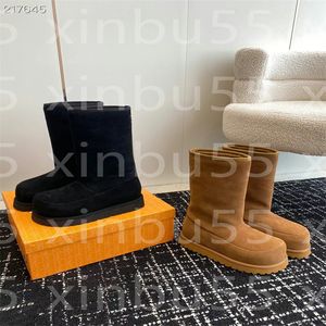 Designer luxury Stylish warm women's snow boots with fur leather