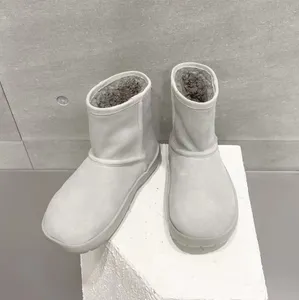 Confortável botas de neve de salto plano mulheres isolamento de lã de couro fosco botas de designer de luxo preto marrom sola grossa dedo do pé redondo moda casual meia bota