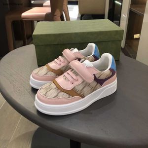 Nya skor för pojke och flicka högkvalitativ dubbel bokstavstryck barn sneakers box förpackning storlek 26-35 barn casual skor okt15