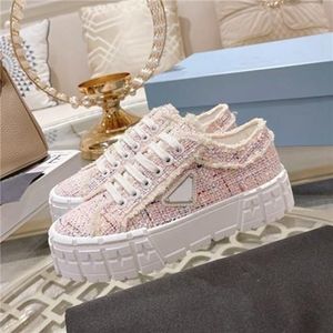 Scarpe da tavola con pan di spagna con suola spessa con paillettes di nuovo stile Scarpe di tela da donna Scarpe casual sportive con lacci