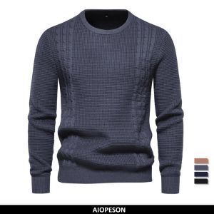 2023 Nowy sweter ciepłego męskiego pullover na jesień i zimę z solidnym kolorem i miękkim materiałem, zwykły klasyczny sweter