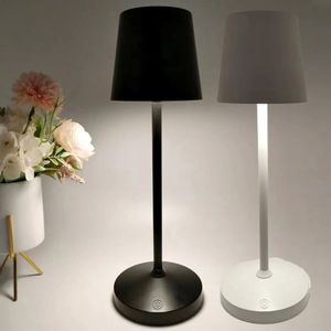 Oggetti decorativi Figurine Tocco creativo Luci notturne Lampada da tavolo ricaricabile USB senza fili Dimmerazione continua Scrivania a LED per la camera da letto di casa Ristorante 231017